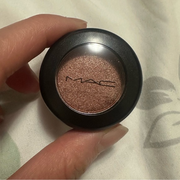 NEW - Mac Cosmetics Eyeshadow - Mythology - Picture 2 of 3